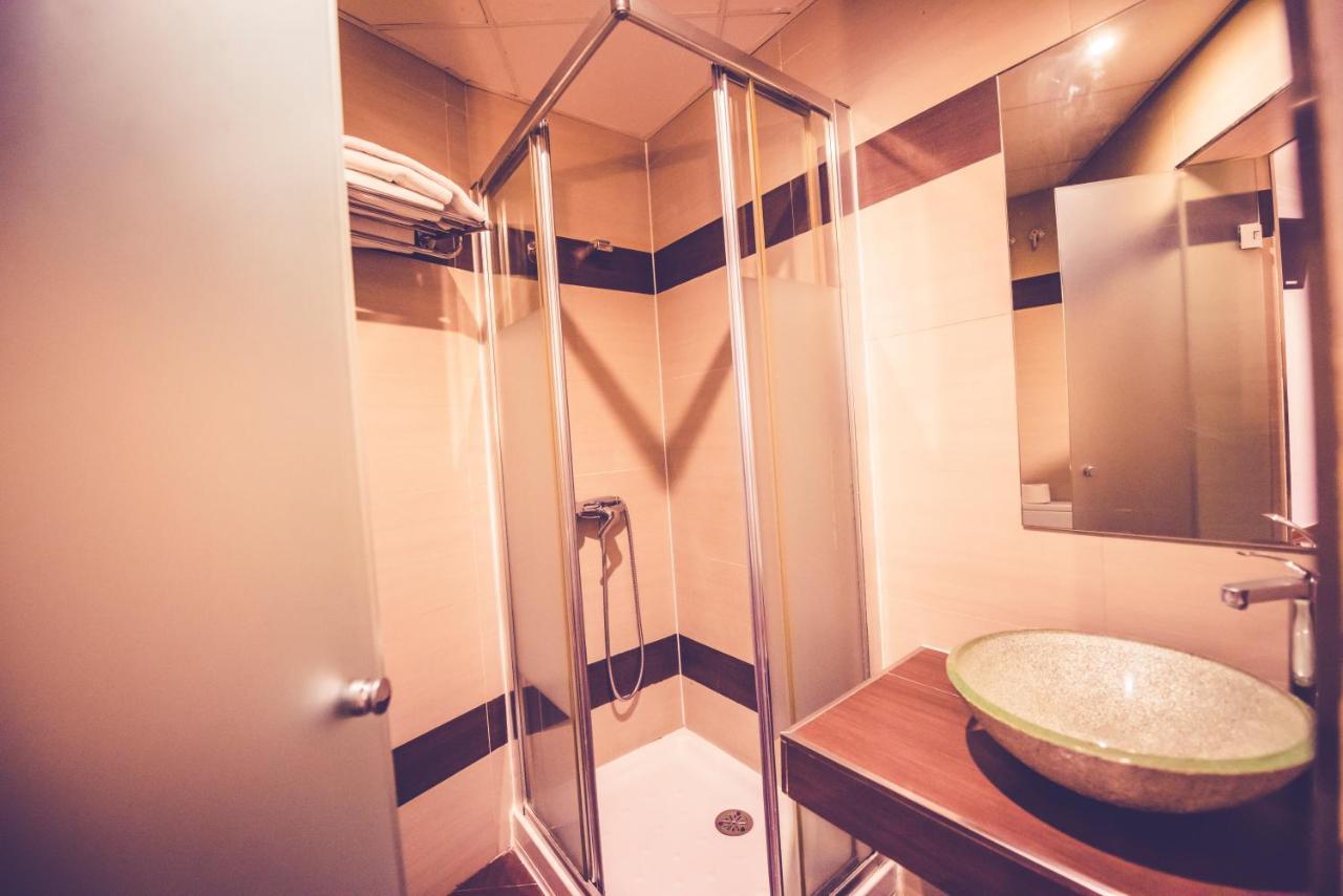 Hostal Sol Los Angeles Madryt Zewnętrze zdjęcie
